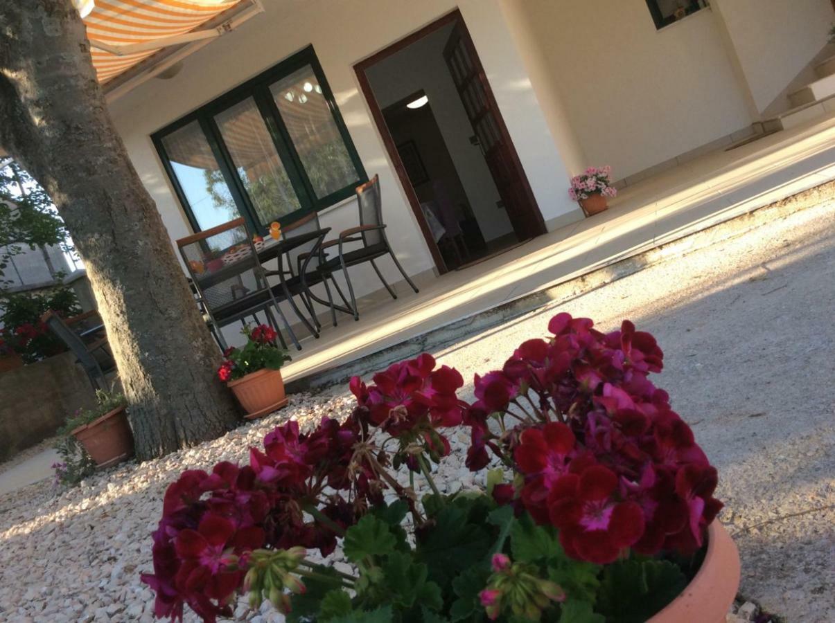 Apartment Karla Snb Lozovac Exterior foto